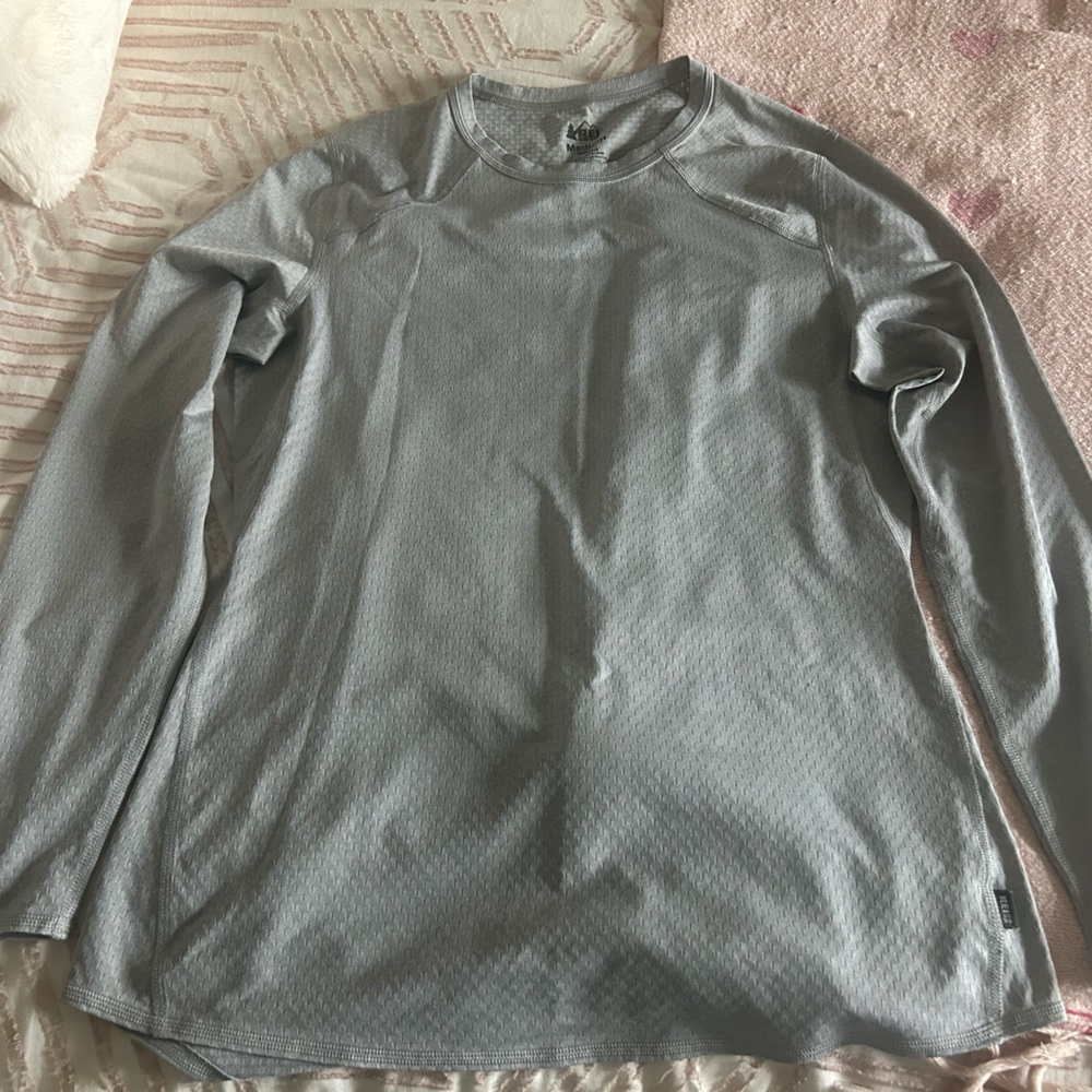 REI baselayer size M